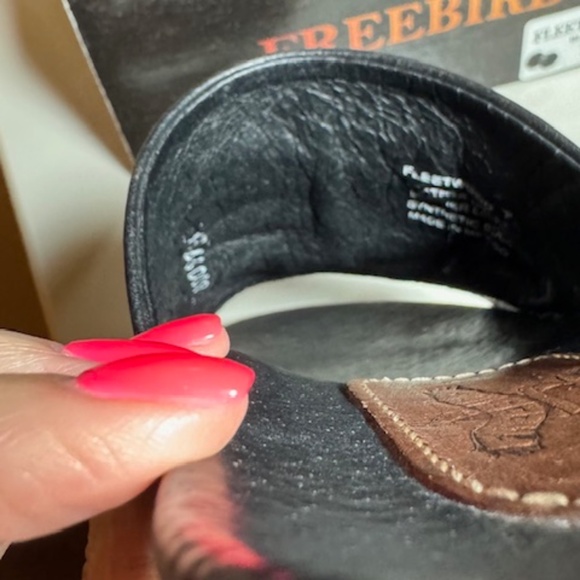 Freebird Fleetwood Sandals - Picture 7 of 7